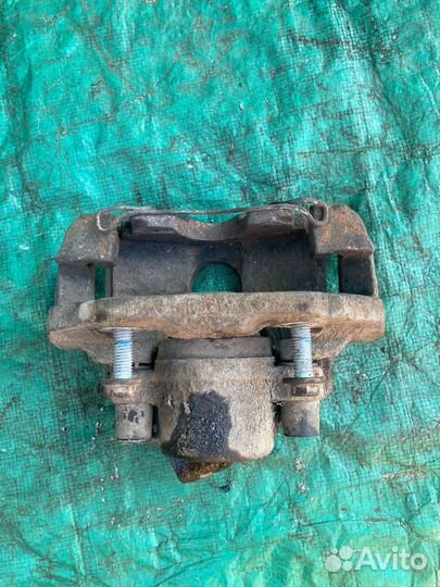 Суппорт передний правый Ford Fusion Форд Фьюжн