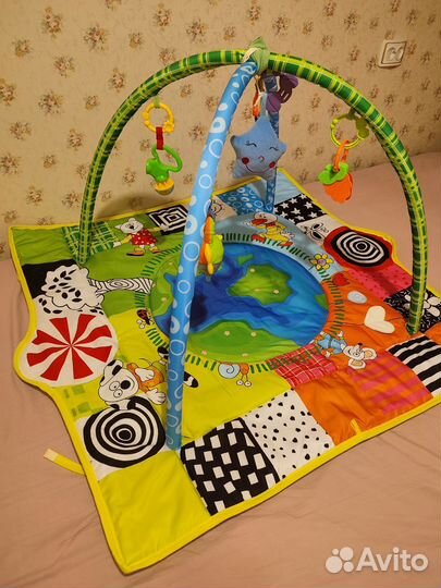 Развивающий коврик FairChild и игрушки