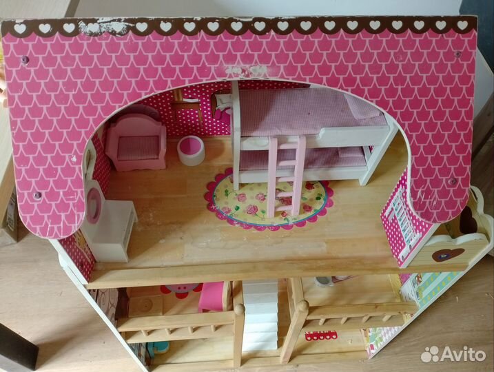 Домик кукольный с мебелью