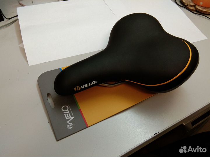 Комфортное широкое седло для велосипеда