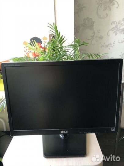 Монитор LG flatron e 1942