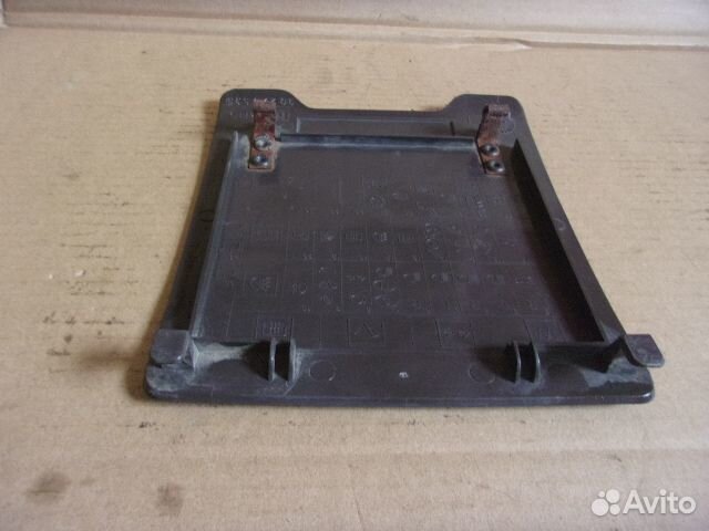 Опель Омега А, 87-93г., крышка предохранителей