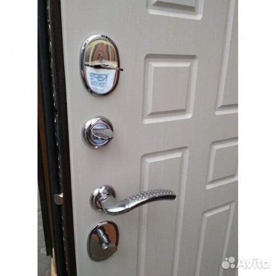Входная дверь