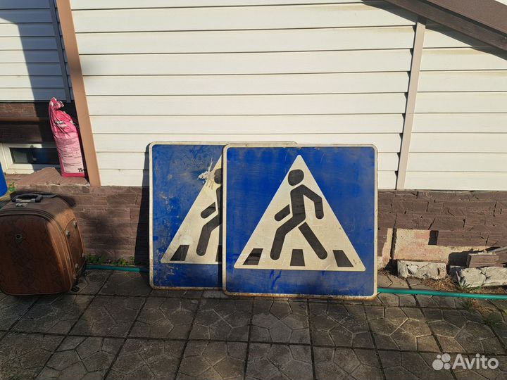Дорожный знак пешеходный переход