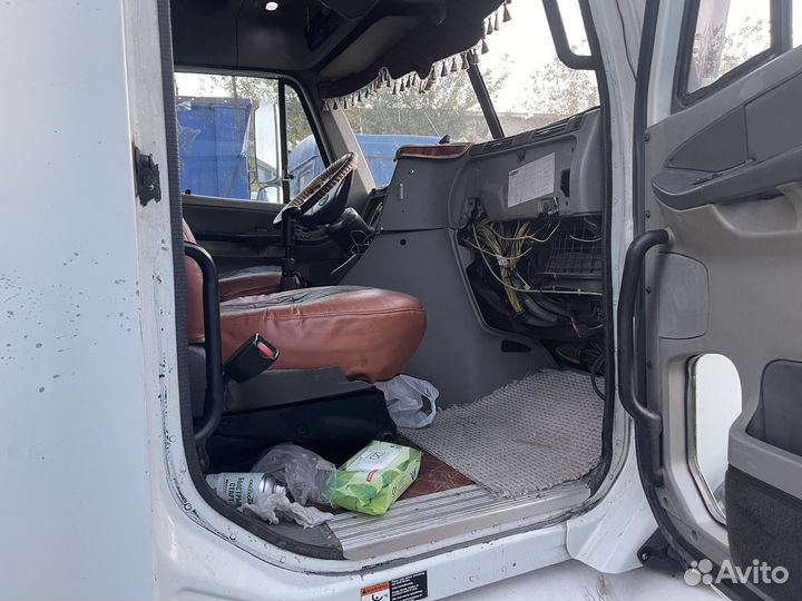 Freightliner Columbia с полуприцепом, 2003
