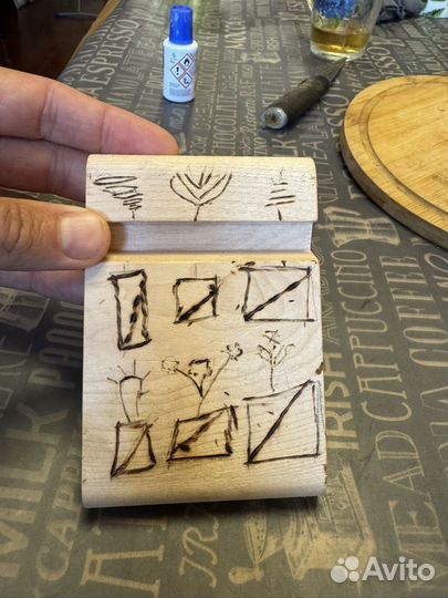 Подставка для телефона из дерева