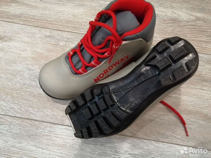 Лыжные ботинки