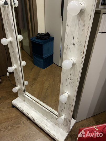 Зеркало гримерное с лампочками