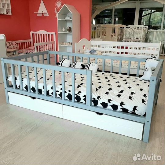 Кроватка сингл из натурального дерева с бортиком д