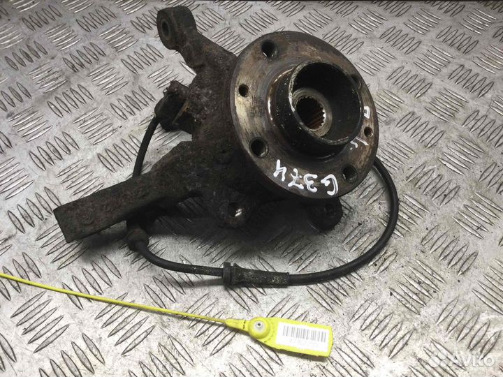 Ступица передняя левая Renault Megane F3R797