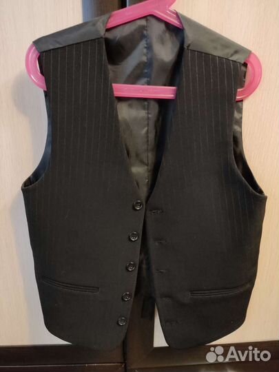 Костюм школьный новый