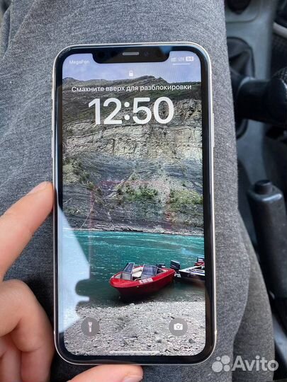 Телефон iPhone 11