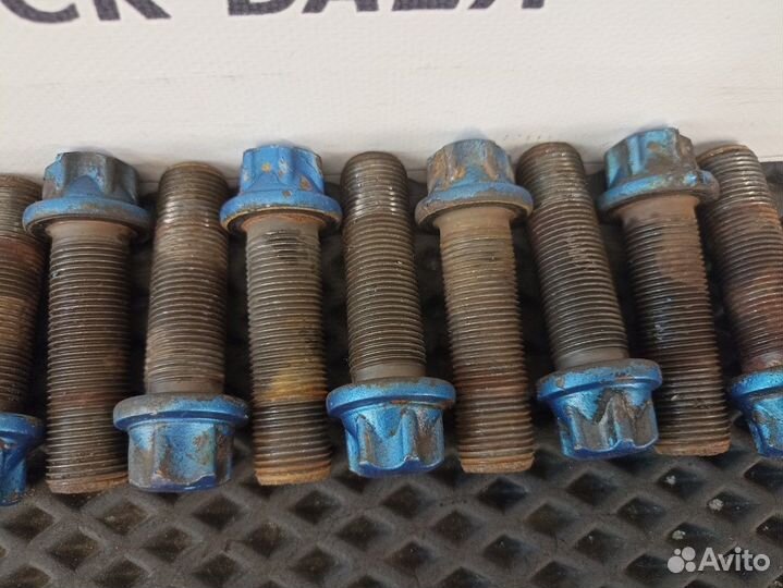 Комплект болтов ступицы передней