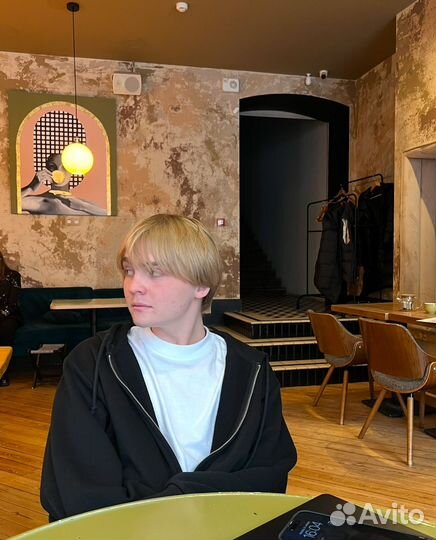 Уроки английского и испанского с носитлем