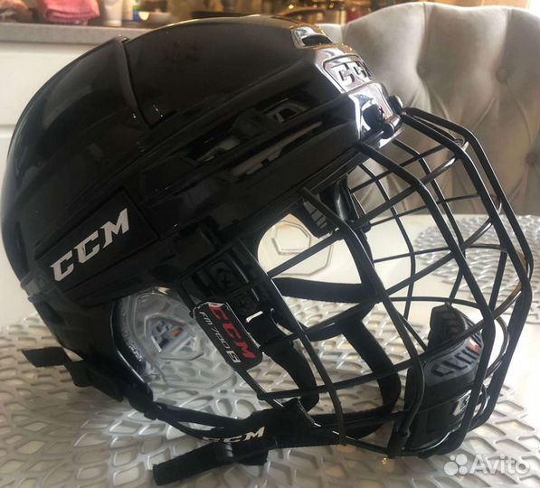 Хоккейный шлем