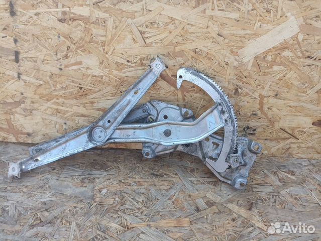 Стеклоподъемник передний левый BMW E36