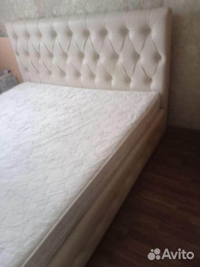 Кровать двухспальная с матрасом 180 200