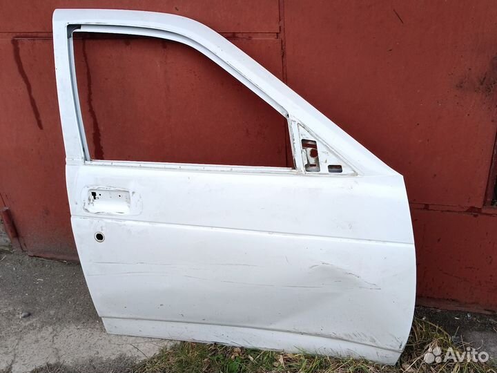 Дверь передняя правая priora