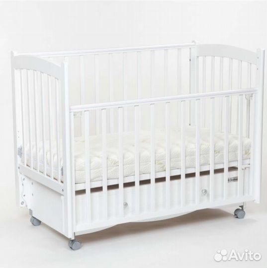 Деревянная кроватка с универсальным маятником