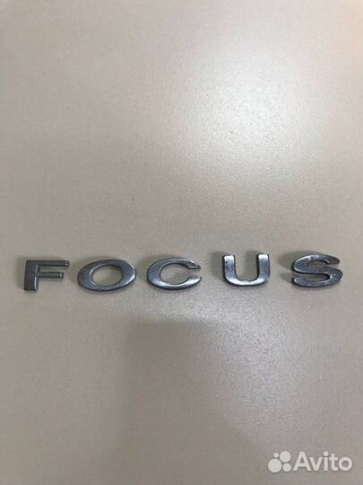Эмблема на крышку багажника хетчбэк Ford Focus