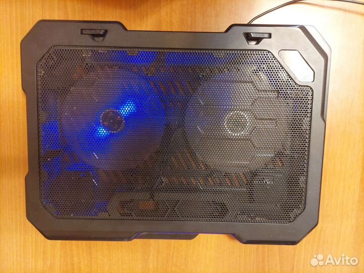 Подставка с охлаждением