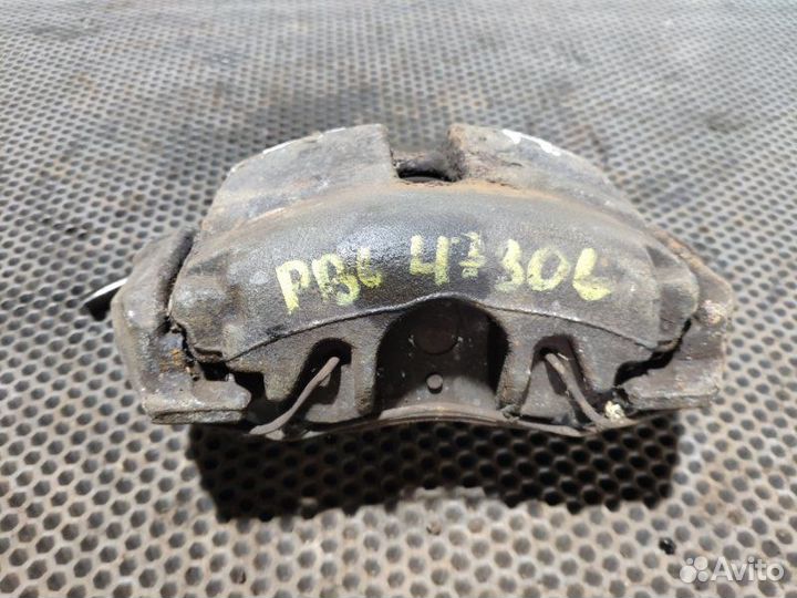 Суппорт передний передний правый Volkswagen Passat