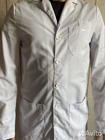 Белый медицинский халат