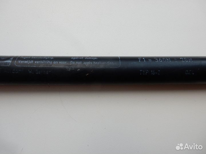 Амортизатор крышки багажника Volvo 440