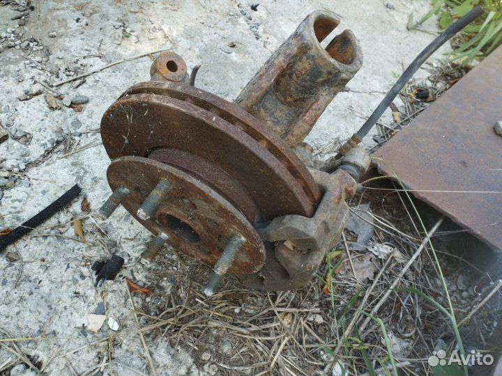 Кулак поворотный передний левый Ford Tourneo