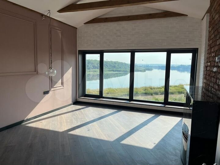 Коттедж 280 м² на участке 10 сот.