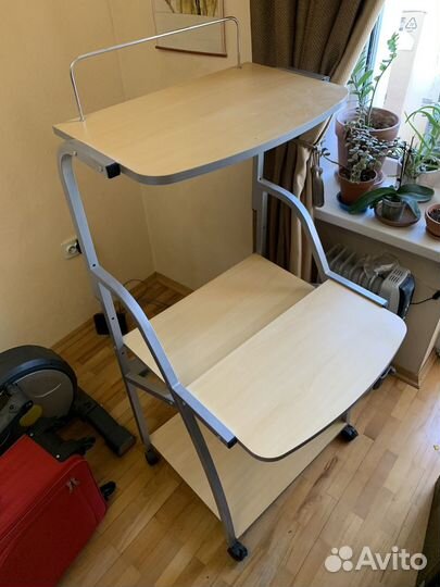 Стол компьютерный компактный