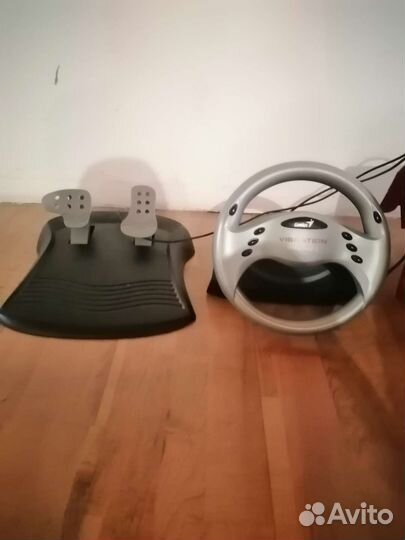 Игровой руль с педалями