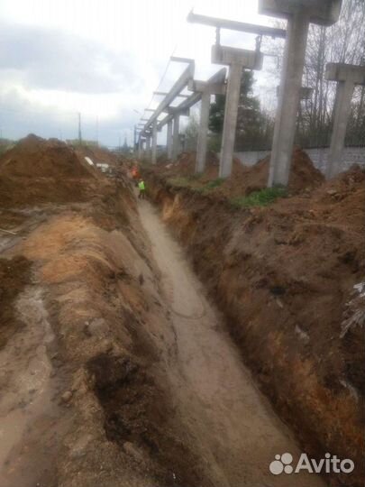 Машинист экскаватора и водитель погрузчика