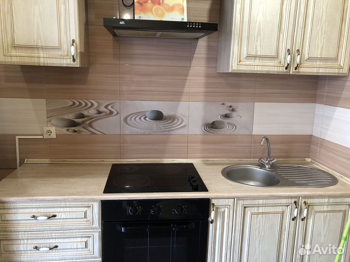 Варочная панель, раковина, кран, столешница