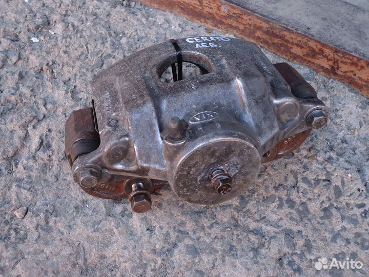 Суппорт передний левый Kia Cerato 2006-2008