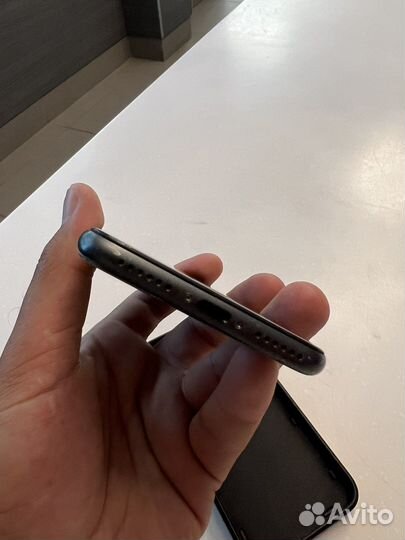 Телефон iPhone 8 64gb