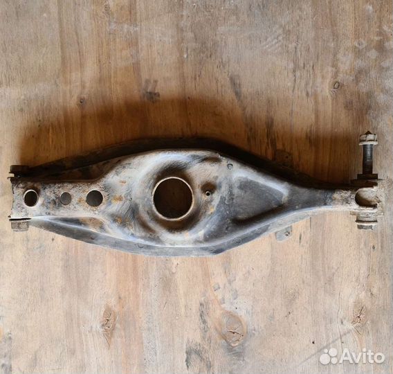 Рычаг задний подпружинный лодочка Mercedes W202