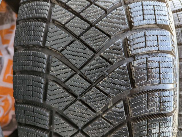 Pirelli Ice Zero FR 215/55 R18