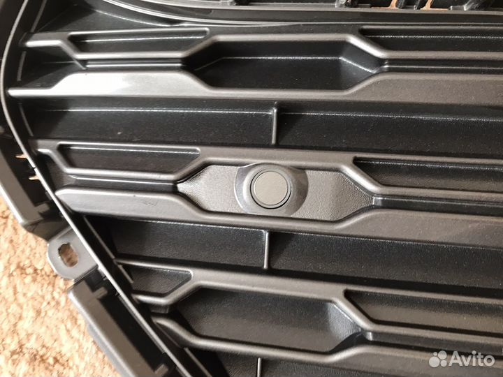 Решетка радиатора rav4 с камерой и датчиками