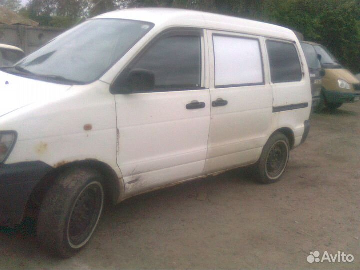 Тойота town ace двери и стёкла