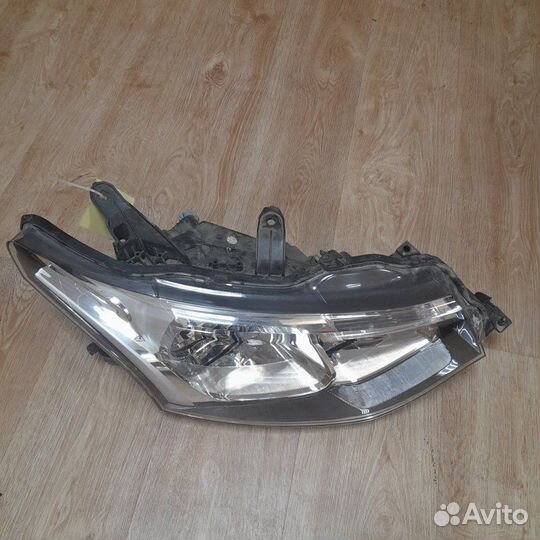 Фара галоген правая Mitsubishi Outlander 3