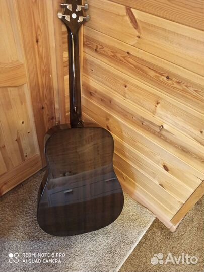 Акустическая гитара