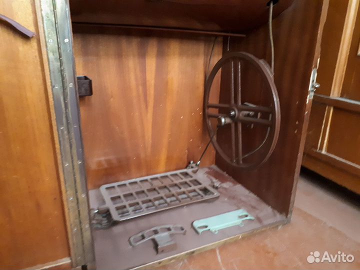 Швейная машинка LADA 236