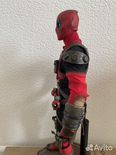 1/6 фигурка Sideshow Deadpool