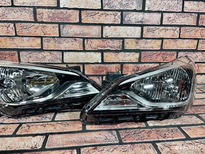 Фара левая и правая на Hyundai Solaris 2014-2017