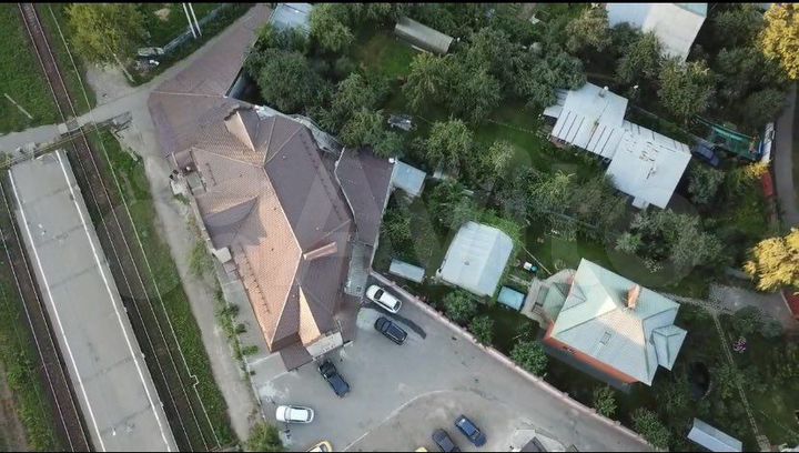 Здание, 1200 м²
