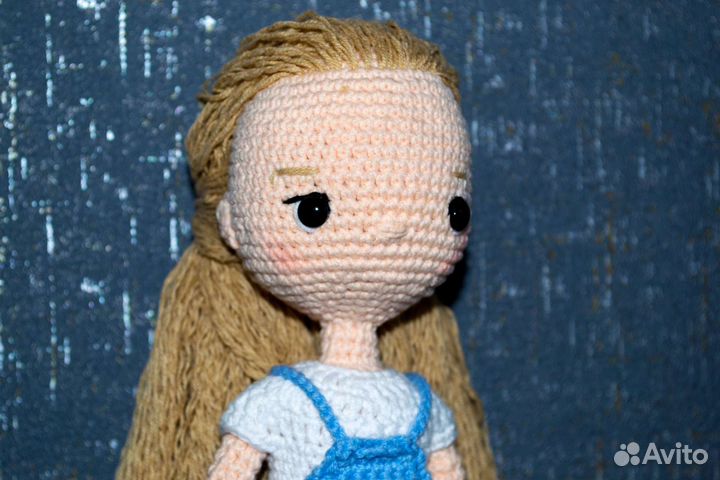 Вязаная кукла ручной работы