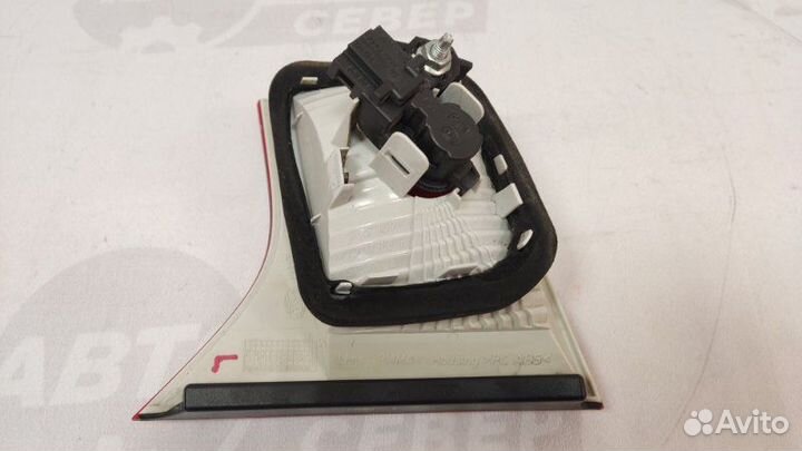 Фонарь задний внутренний левый Audi A4 B7 AUK