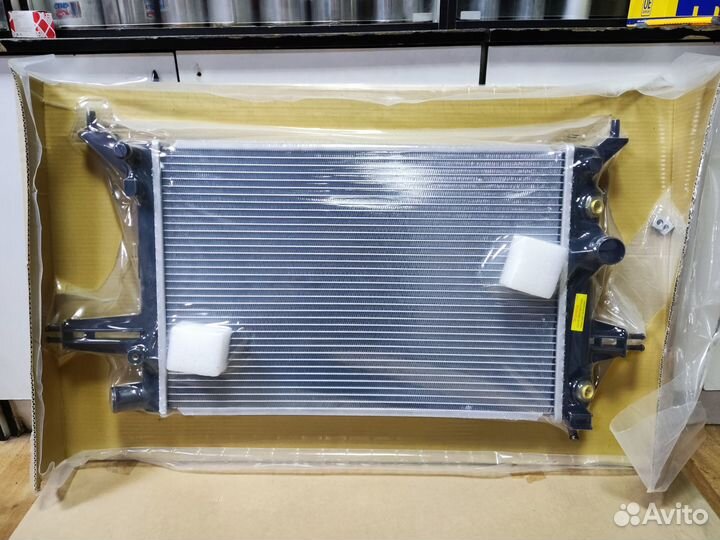 Радиатор охлаждения Opel Astra G zafira-A