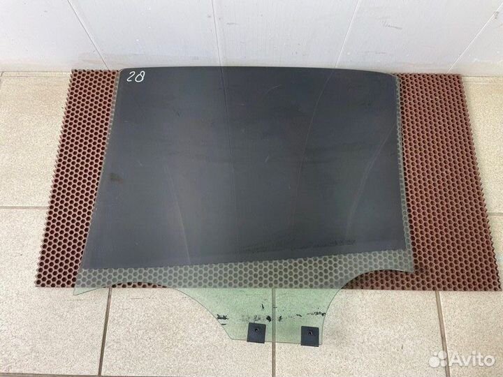 Стекло двери заднее правое Renault Logan